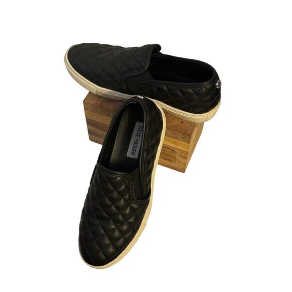 Steve Madden Black Quilted Sneakers Size 7 Slip On Fabric Shoes ECNTRCQT - Picture 1 of 10